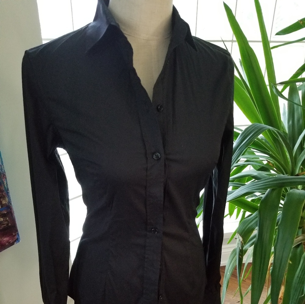 Fitted black button down